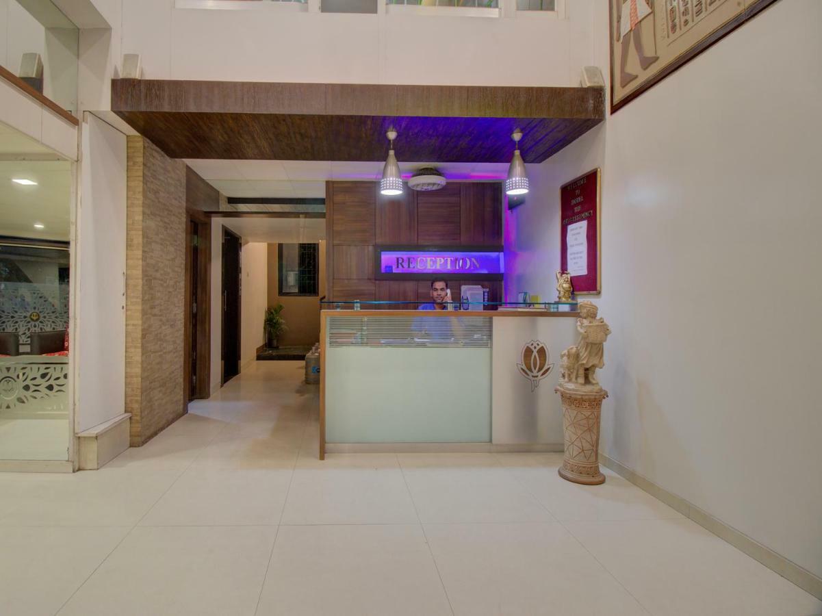 Oyo 35844 Hotel Lotus Residency Sāngli Exteriér fotografie