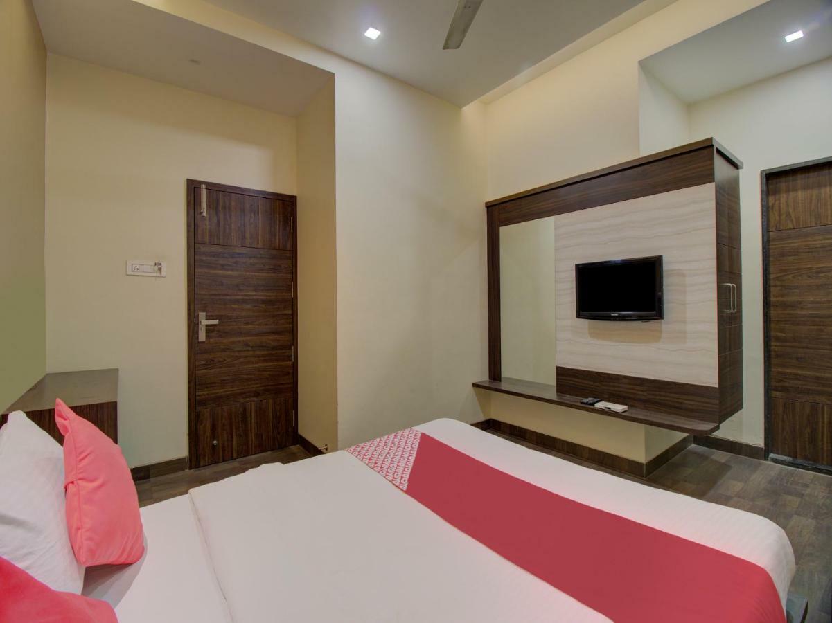 Oyo 35844 Hotel Lotus Residency Sāngli Exteriér fotografie