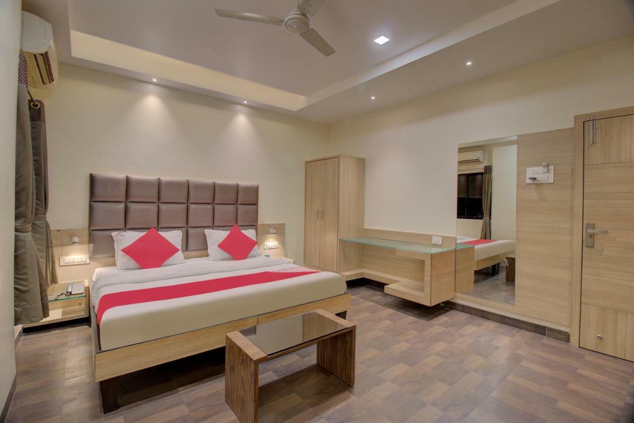 Oyo 35844 Hotel Lotus Residency Sāngli Exteriér fotografie