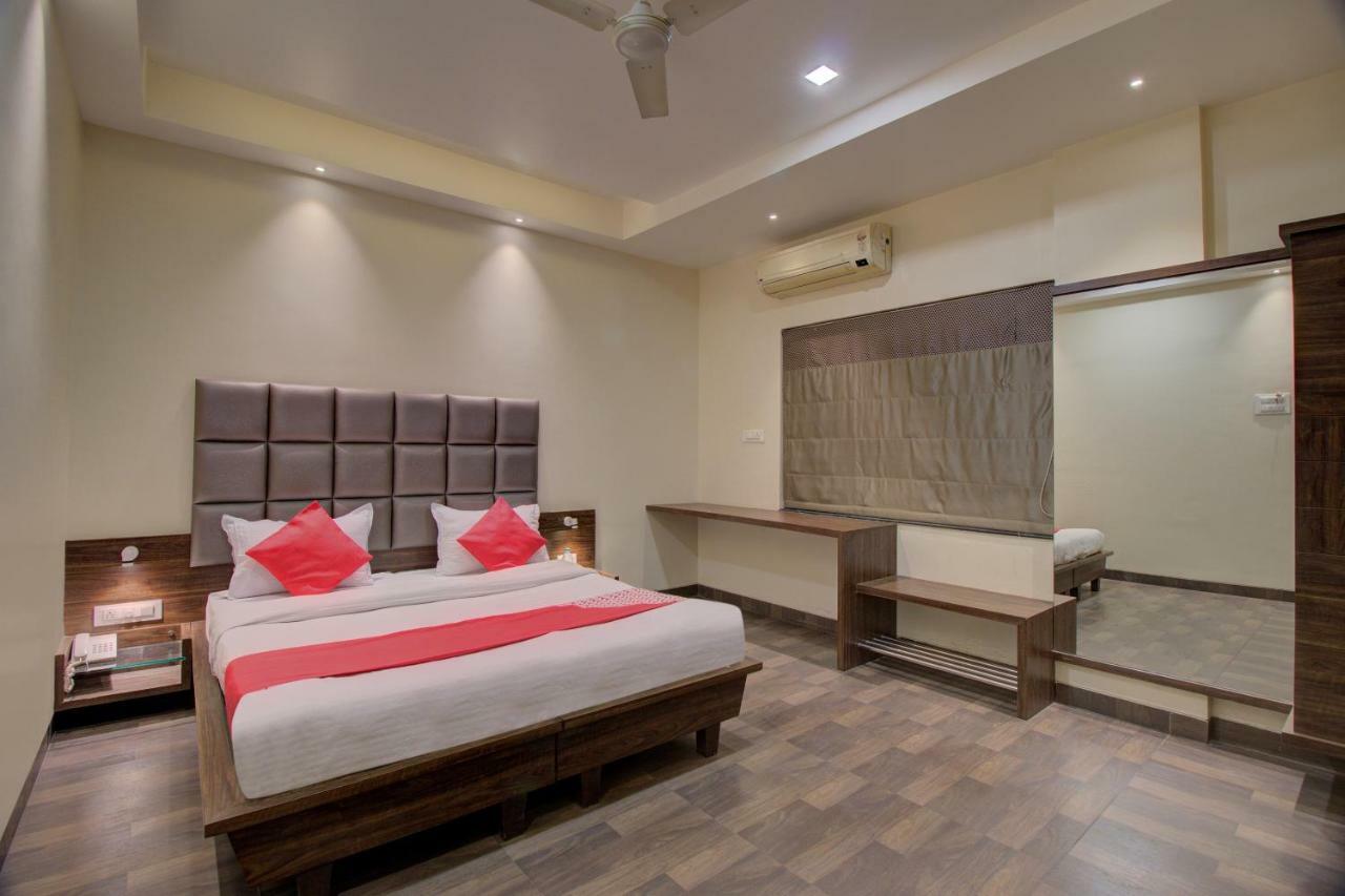Oyo 35844 Hotel Lotus Residency Sāngli Exteriér fotografie